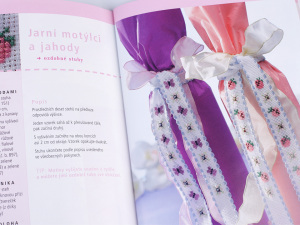 Kniha Vyšívané květy