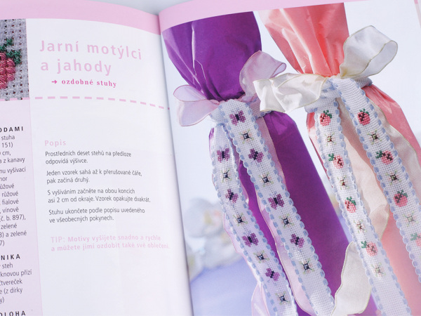 Kniha Vyšívané květy