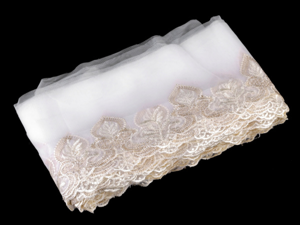 Vyšívaný prýmek na monofilu šíře 16 cm