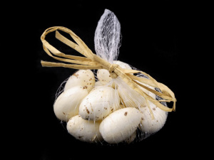 Dekorační křepelčí vajíčka k aranžování v síťce