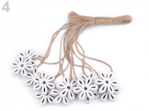 Dřevěné srdce, motýl, květ s provázkem