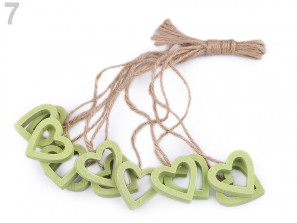 Dřevěné srdce, motýl, květ s provázkem