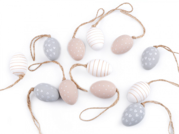 Velikonoční vajíčka s jutovým provázkem