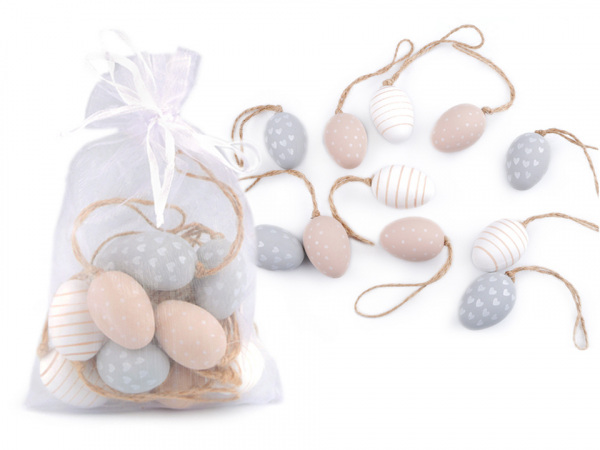 Velikonoční vajíčka s jutovým provázkem