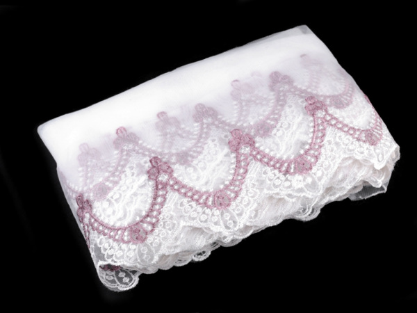 Vyšívaný prýmek na monofilu šíře 17,5 cm