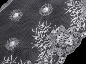 Vyšívaný prýmek na monofilu šíře 14 cm