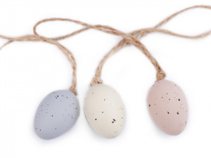 Velikonoční křepelčí vajíčka s jutovým provázkem