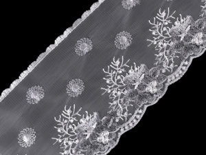 Vyšívaný prýmek na monofilu šíře 14 cm