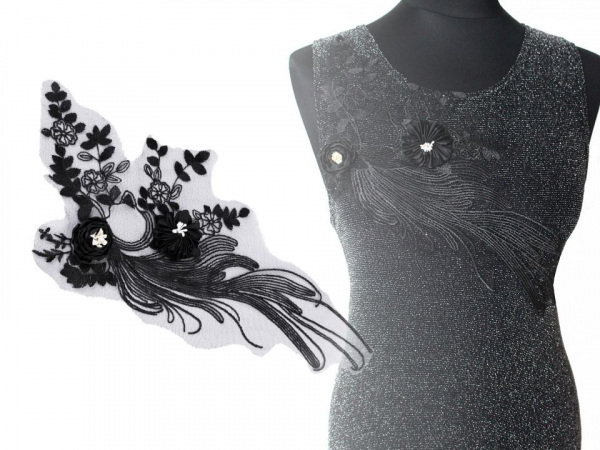 Velká aplikace / vsadka na monofilu, vyšívaná s 3D květy, na společenské šaty