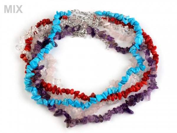 Náhrdelník ze zlomků minerálu