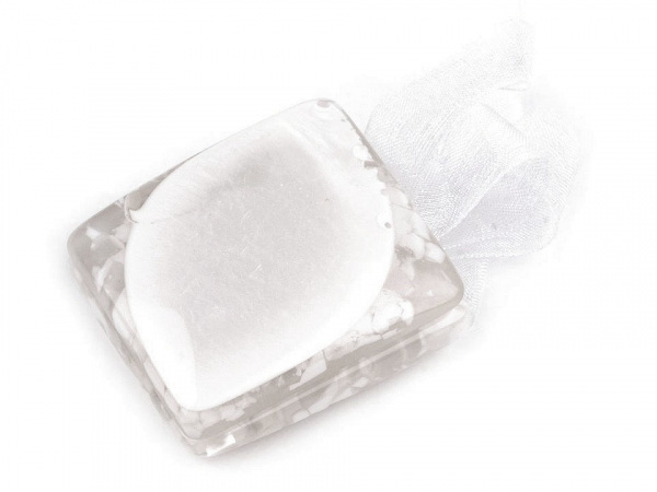 Magnetická spona na závěsy