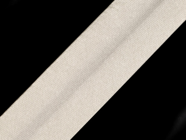 Šikmý proužek saténový šíře 20 mm zažehlený