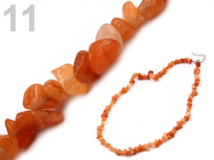 Náhrdelník ze zlomků minerálu