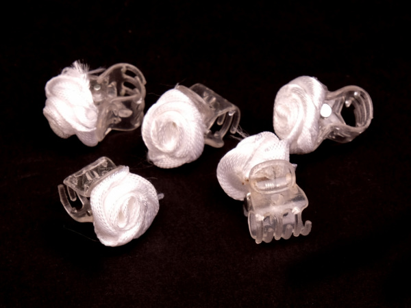 Skřipec do vlasů 15mm s růžičkou bílá