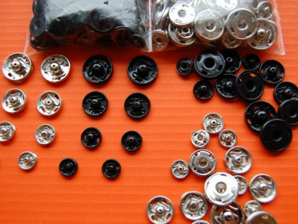 Stiskací knoflíky mix velikostí 100ks