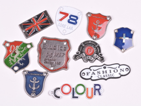 Aplikace kovová našívací mix druhů