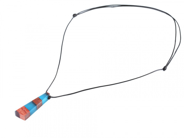 Designový náhrdelník ze dřeva a pryskyřice