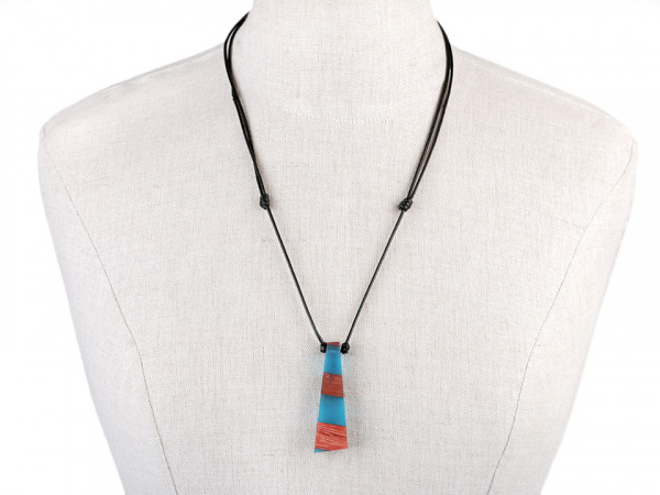 Designový náhrdelník ze dřeva a pryskyřice