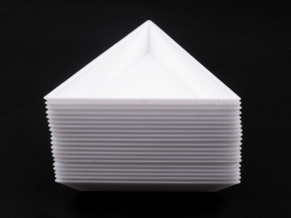 Plastová miska 7,5x7,5x7,5 cm na korálky