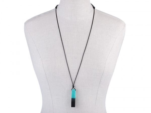 Designový náhrdelník ze dřeva a pryskyřice