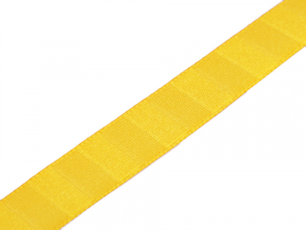 Atlasová stuha oboulící s pruhy šíře 15 mm