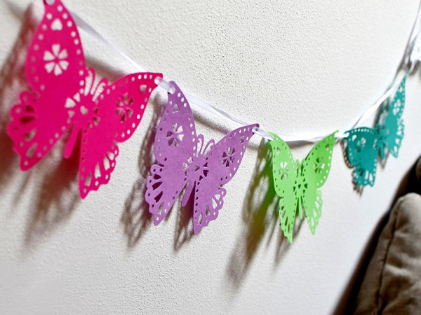 Papírová girlanda motýl