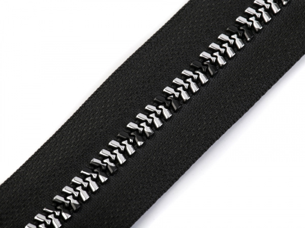 Zip kostěný se stříbrno-černými zoubky šíře 8 mm metráž