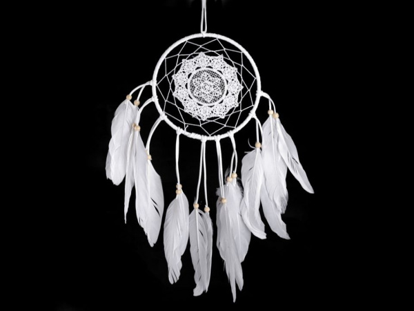 Lapač snů s krajkou a peřím