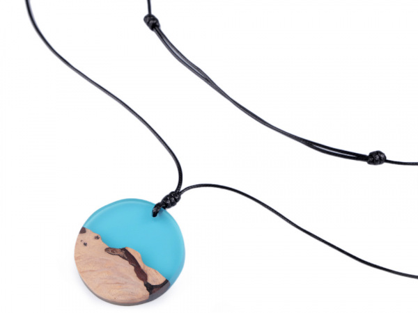 Náhrdelník ze dřeva a pryskyřice