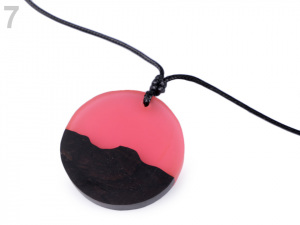 Náhrdelník ze dřeva a pryskyřice