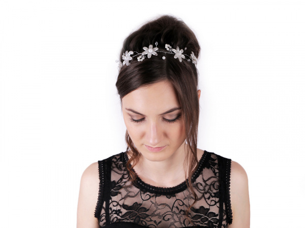 Perlová ozdoba do vlasů s květy a broušenými korálky