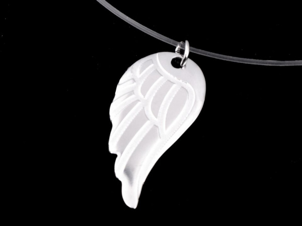 Náhrdelník s přívěskem z nerezové oceli křídlo, srdce