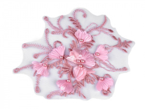 Aplikace / vsadka na monofilu s 3D květy a perlami 17x20 cm