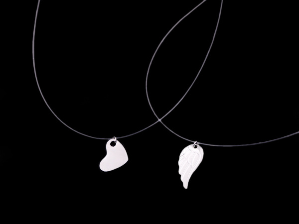 Náhrdelník s přívěskem z nerezové oceli křídlo, srdce