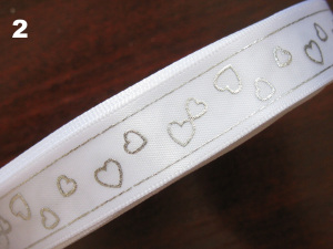 Stuha atlasová svatební růže a srdíčka šíře 15mm