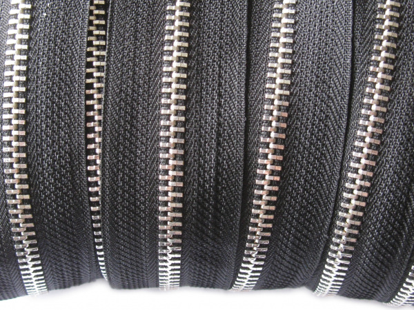 Zip kovový 4 mm metráž