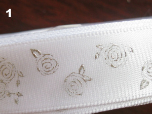 Stuha atlasová svatební růže a srdíčka šíře 15mm