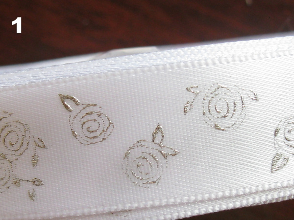 Stuha atlasová svatební růže a srdíčka šíře 15mm