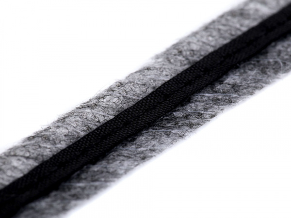 Zažehlovací proužek do švů s tkanicí