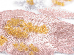 Aplikace / vsadka s korálky, flitry 13x18 cm