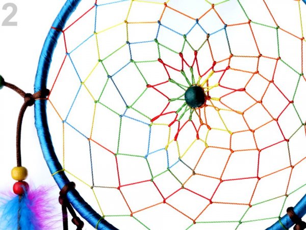 Lapač snů s korálky a peřím