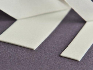 Oboustranná pěnová lepící páska bílá šíře 25 mm