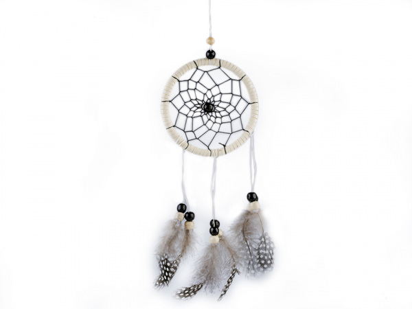 Lapač snů s korálky a peřím