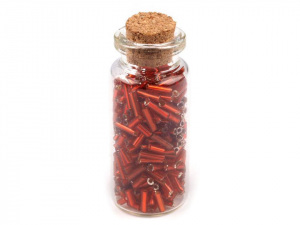 Skleněný rokajl v lahvičce tyčky 2x6 mm