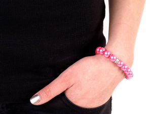 Pružný perlový náramek