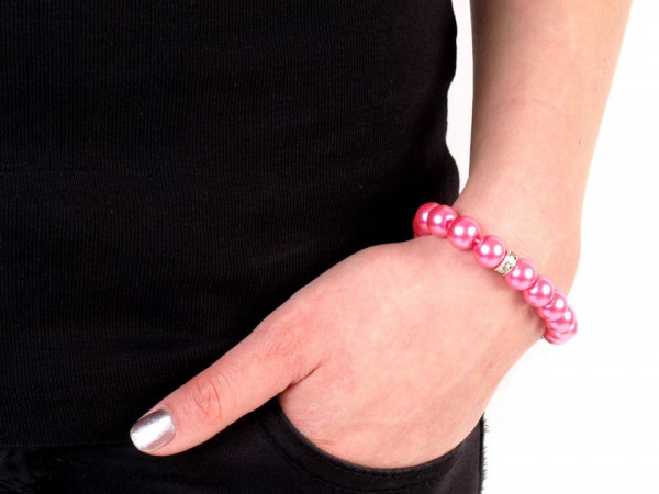 Pružný perlový náramek